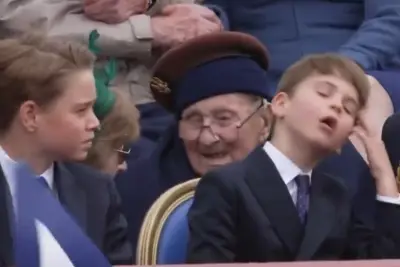 Prince Louis hilariously mimics older brother George during VE Day parade